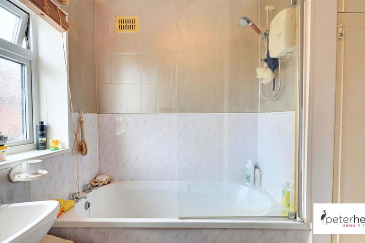 Bathroom - Picture 18 of 20