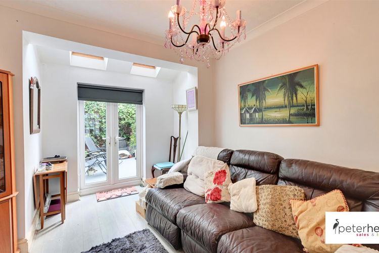 Lounge - Picture 3 of 20