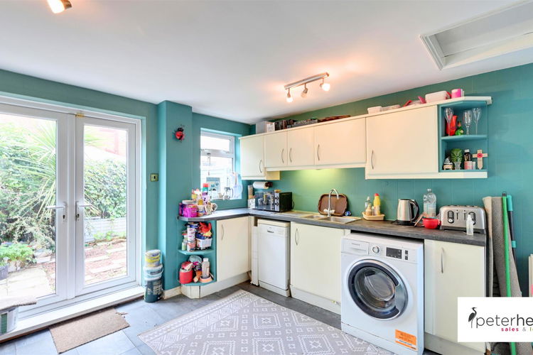 Kitchen - Picture 7 of 20