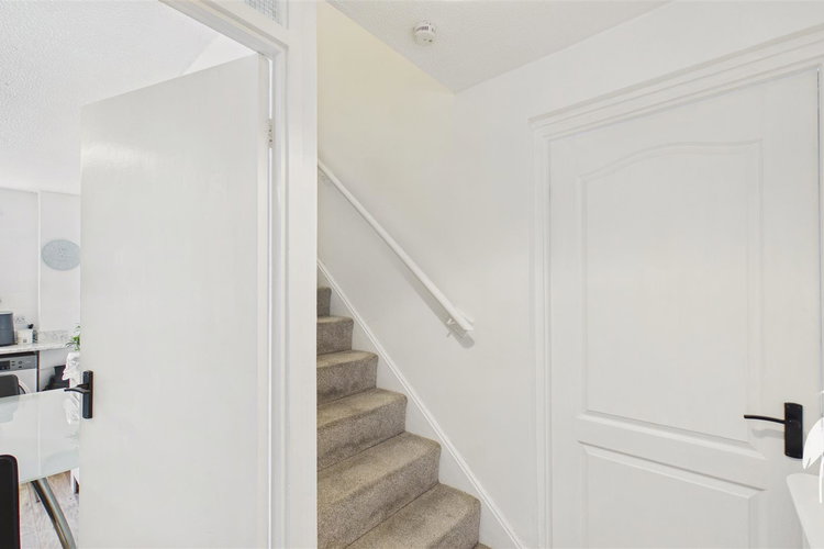 Entrance Lobby - Picture 9 of 21