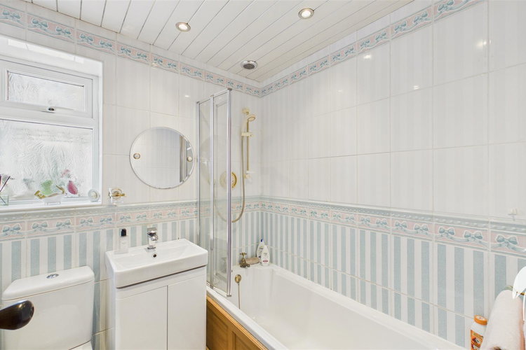 Bathroom - Picture 16 of 38