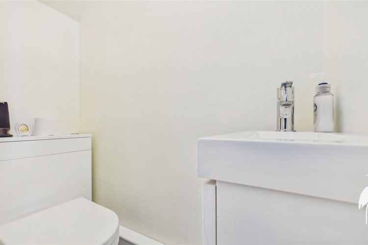En-Suite Washroom - Picture 24 of 38