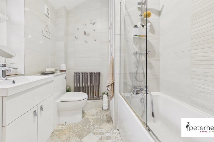 Bathroom - Picture 11 of 20