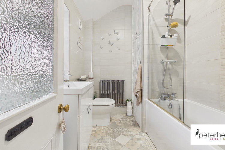 Bathroom - Picture 10 of 20