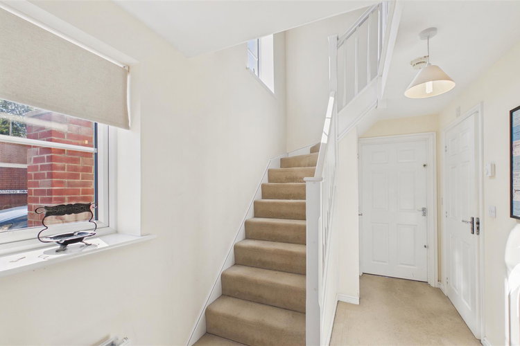 Entrance Hall - Picture 11 of 28