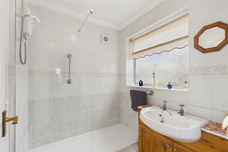 Shower Room - Picture 21 of 28