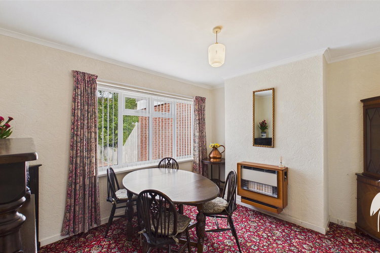 Dining Room - Picture 4 of 28