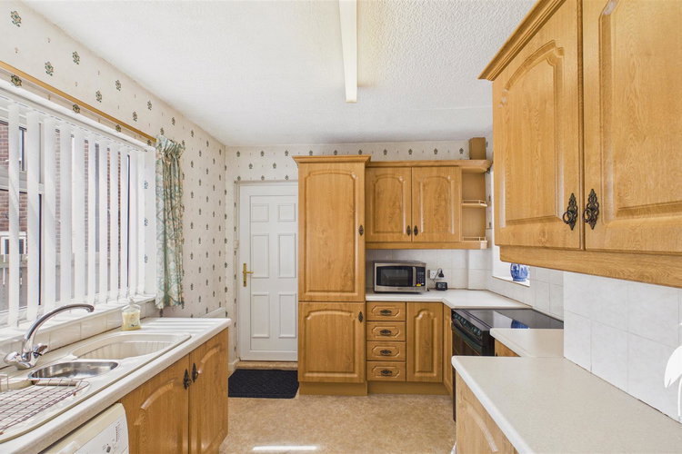 Kitchen - Picture 7 of 28