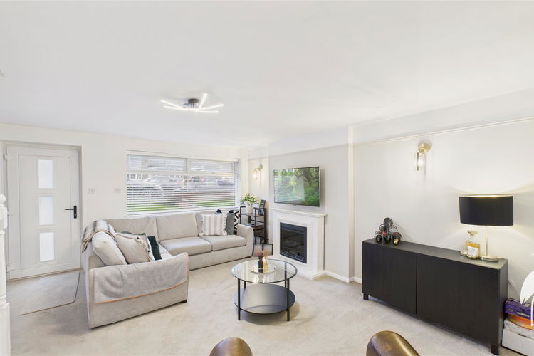 Lounge - Picture 2 of 22