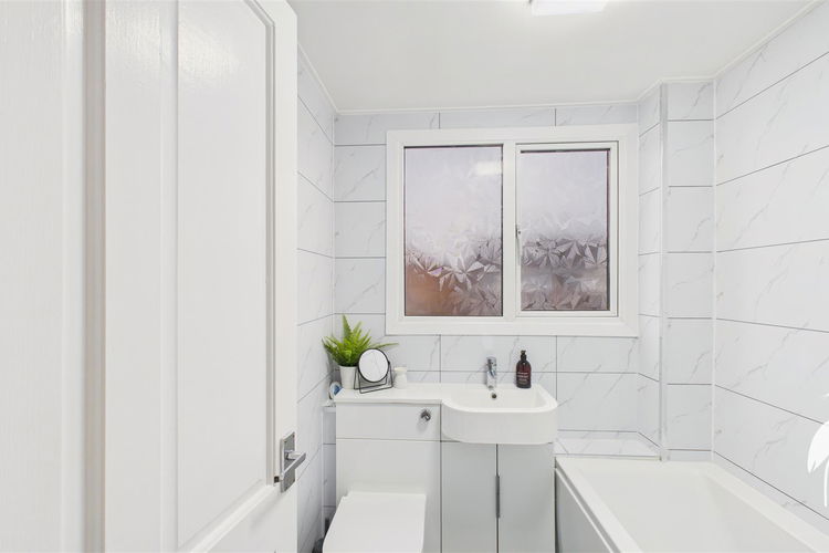 Bathroom - Picture 17 of 22