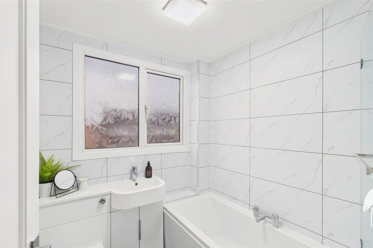 Bathroom - Picture 18 of 22