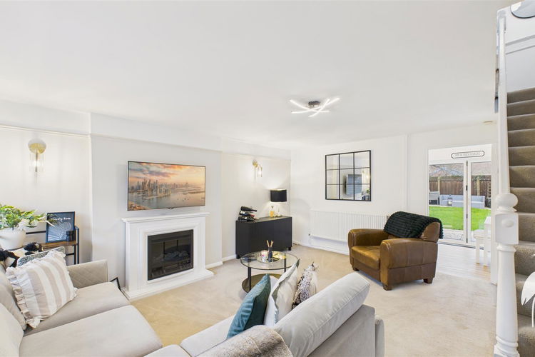 Lounge - Picture 3 of 22