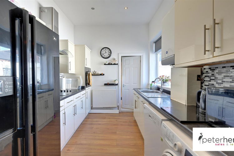 Kitchen - Picture 5 of 18