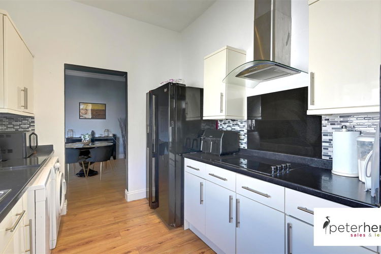 Kitchen - Picture 6 of 18