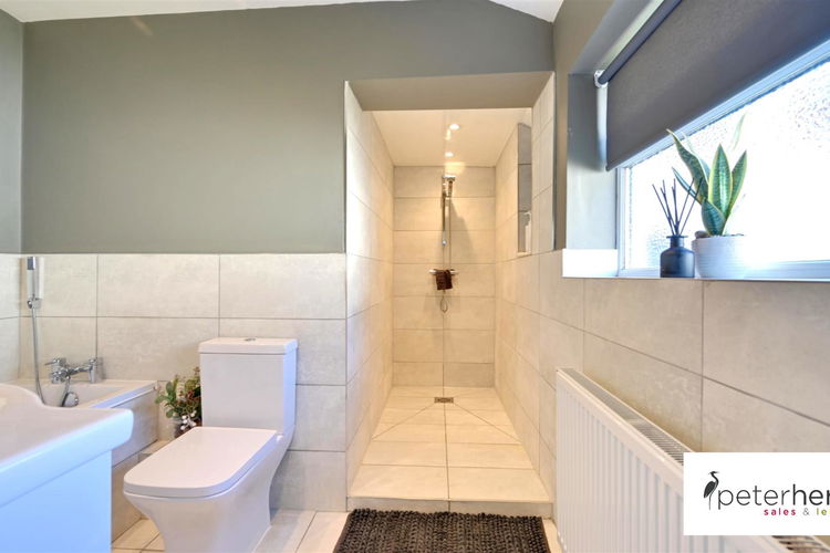 Bathroom - Picture 7 of 18