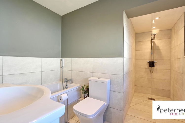 Bathroom - Picture 8 of 18