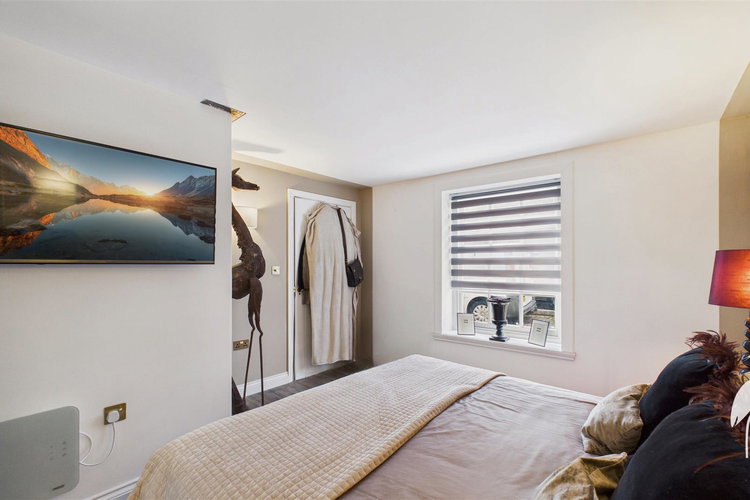 Bedroom 1 - Picture 6 of 22