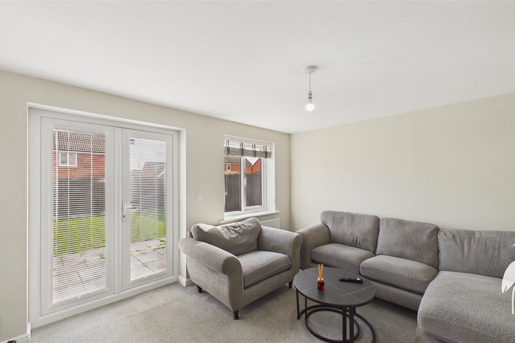 Lounge - Picture 2 of 24