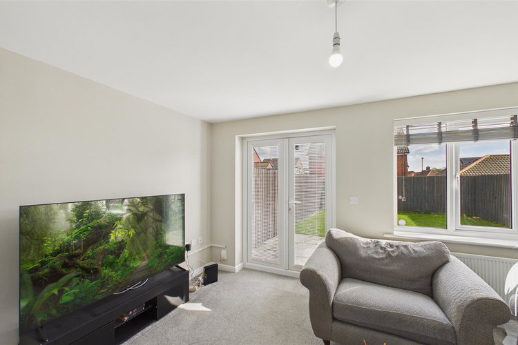 Lounge - Picture 3 of 24