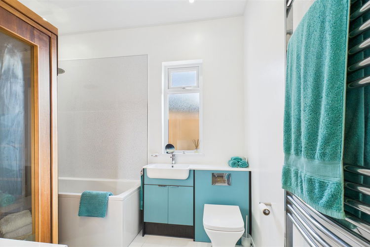 Bathroom - Picture 15 of 24