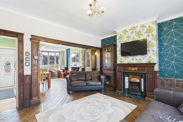 Lounge - Picture 4 of 24