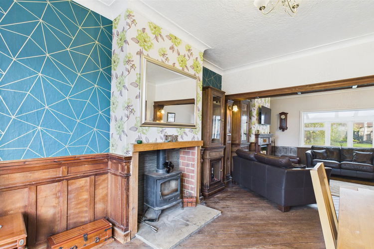 Dining Room - Picture 6 of 24