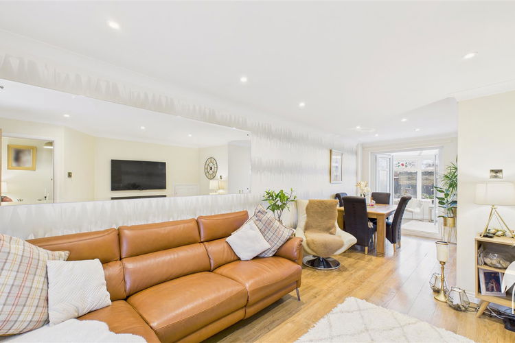 Lounge/Dining Room - Picture 2 of 21