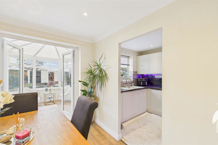 Lounge/Dining Room - Picture 4 of 21