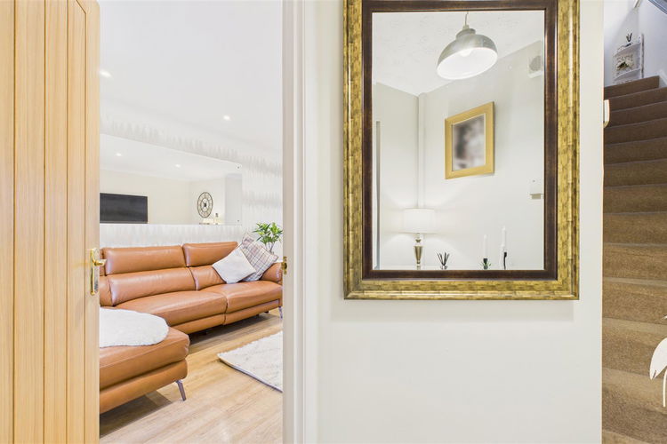 Entrance Hall - Picture 8 of 21