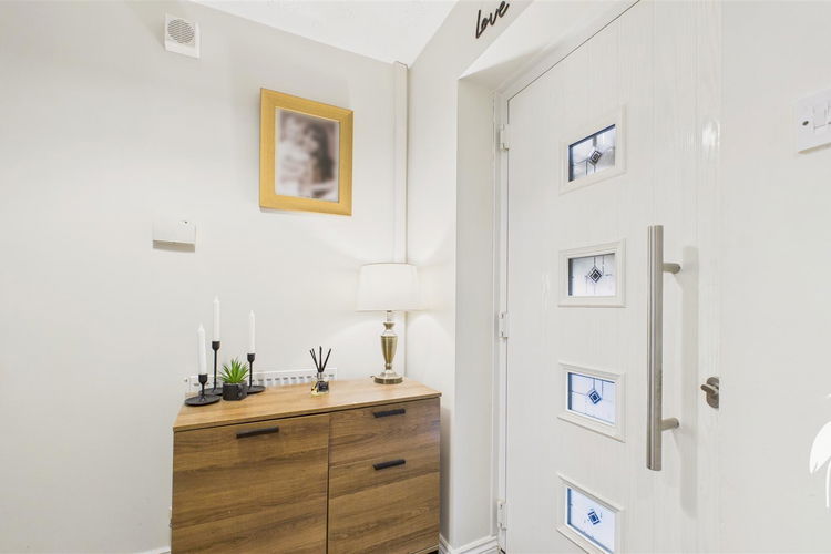 Entrance Hall - Picture 9 of 21