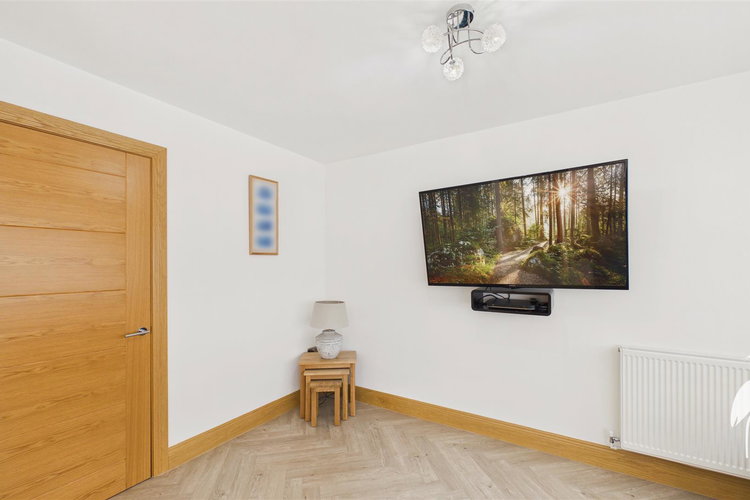 Living Area - Picture 13 of 37