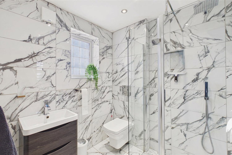 En Suite Shower Room - Picture 22 of 37