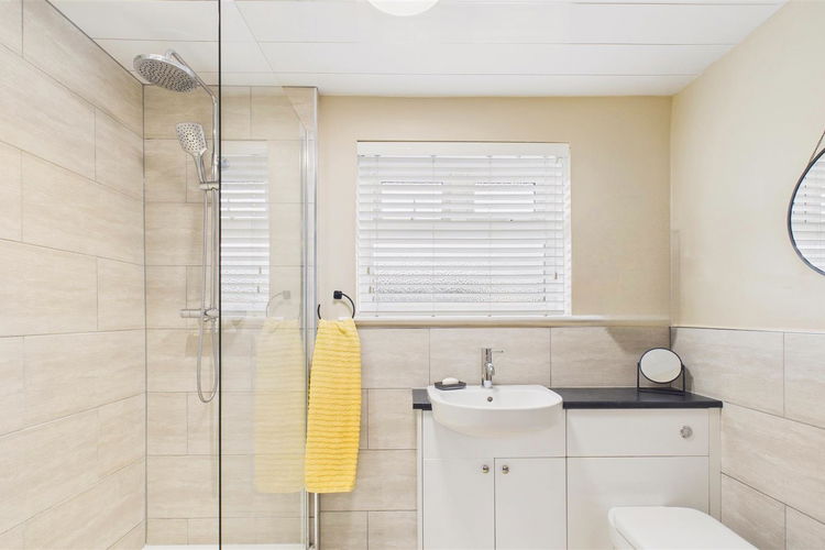 En-Suite Shower Room - Picture 13 of 23