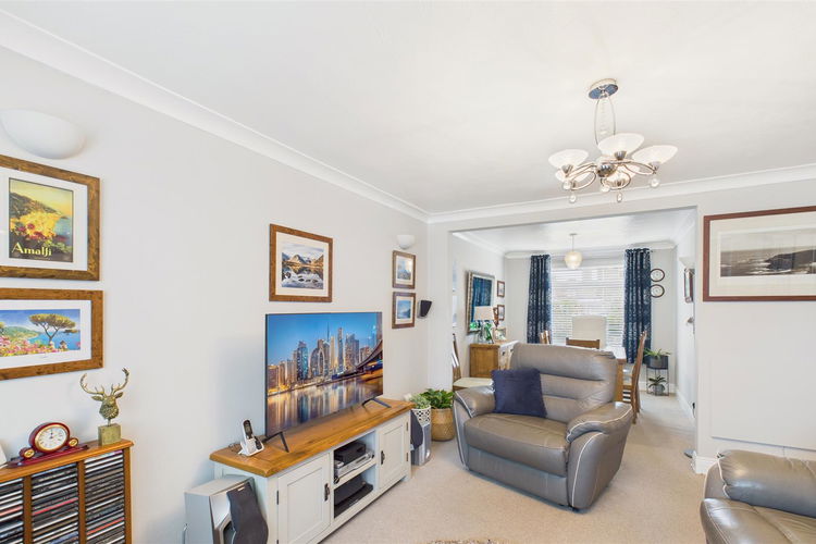 Lounge - Picture 3 of 23