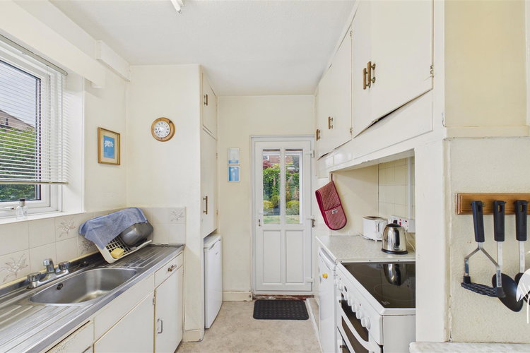 Kitchen - Picture 7 of 25