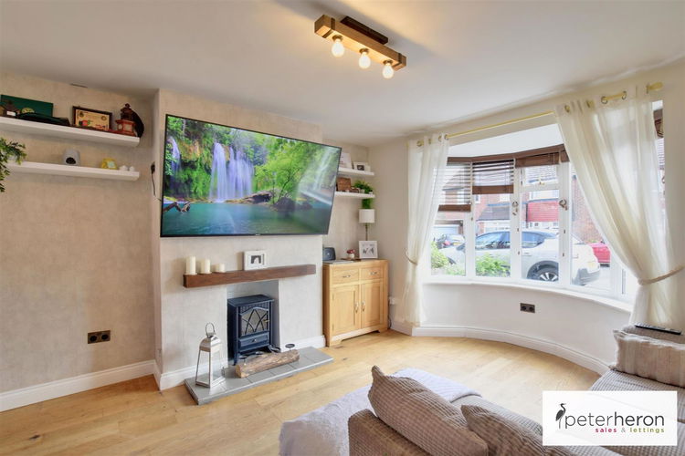 Lounge - Picture 2 of 19