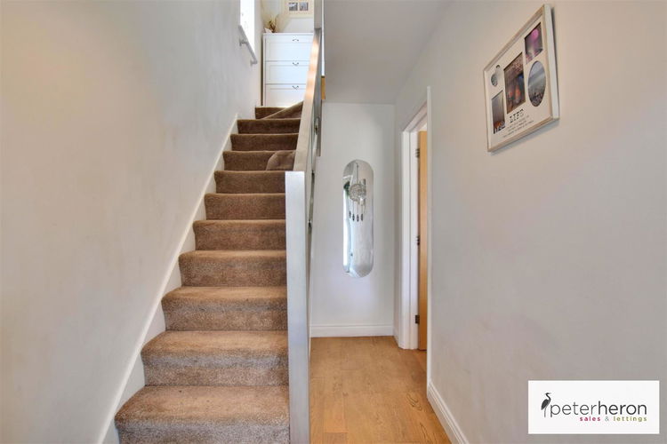 Hall - Picture 8 of 19