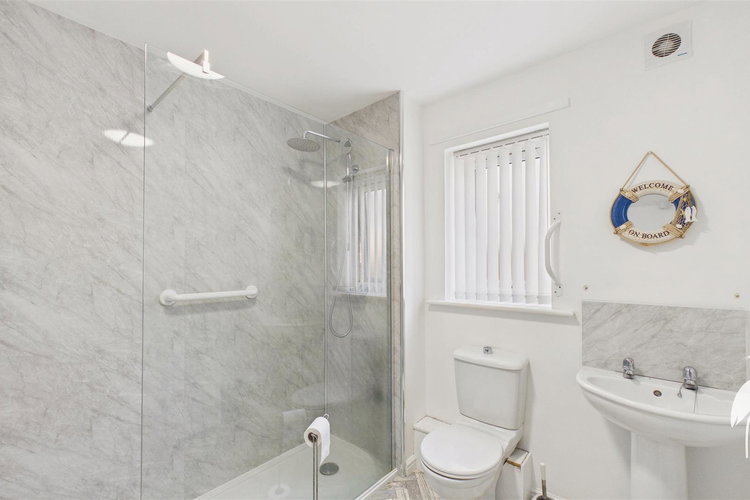 Shower Room - Picture 17 of 25