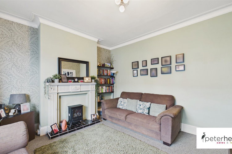 Lounge - Picture 4 of 24