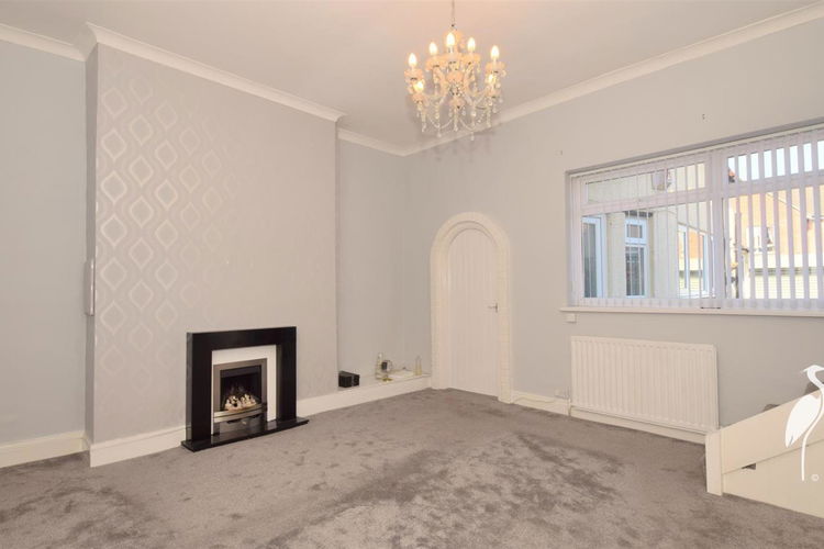 Lounge - Picture 2 of 12