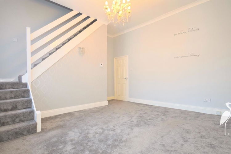 Lounge - Picture 3 of 12