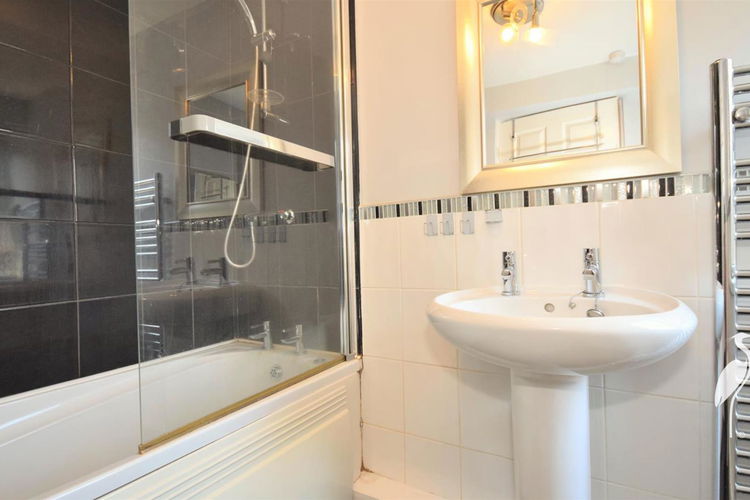 Bathroom - Picture 7 of 12