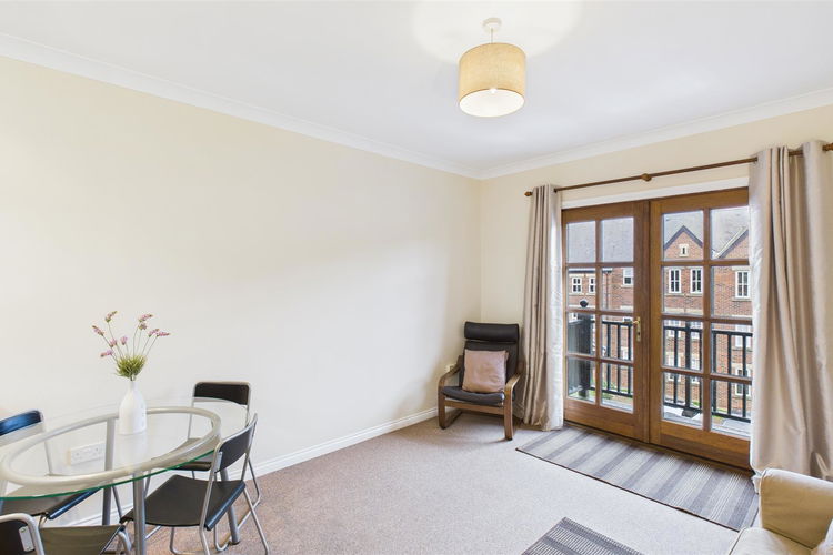 Lounge - Picture 3 of 18