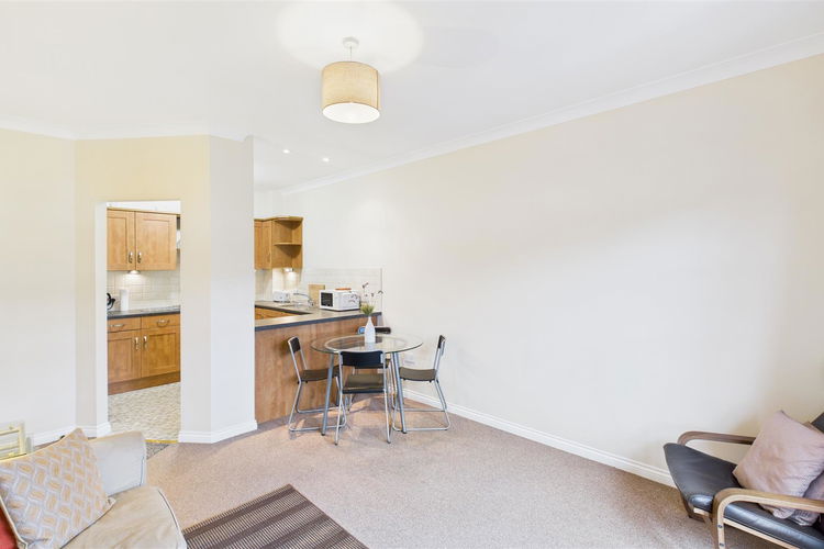 Lounge - Picture 4 of 18