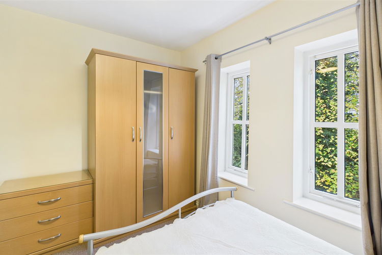 Bedroom One - Picture 10 of 18