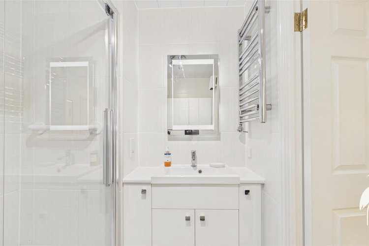 Showerroom - Picture 14 of 27