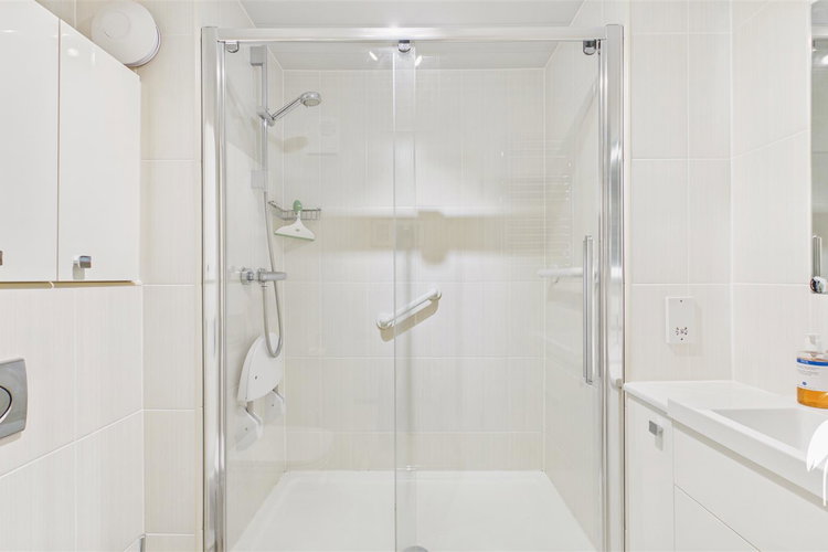 Showerroom - Picture 15 of 27