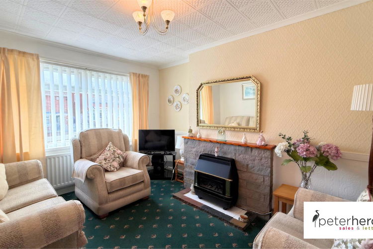 Lounge - Picture 2 of 17