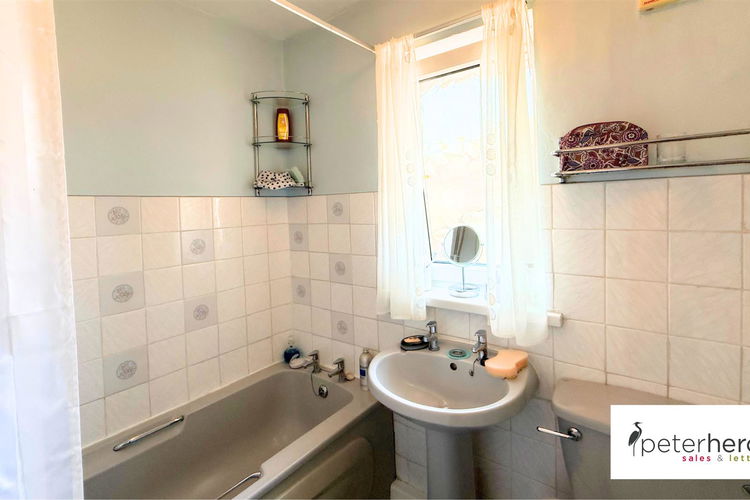 Bathroom - Picture 15 of 17