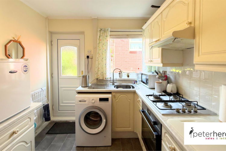 Kitchen - Picture 6 of 17
